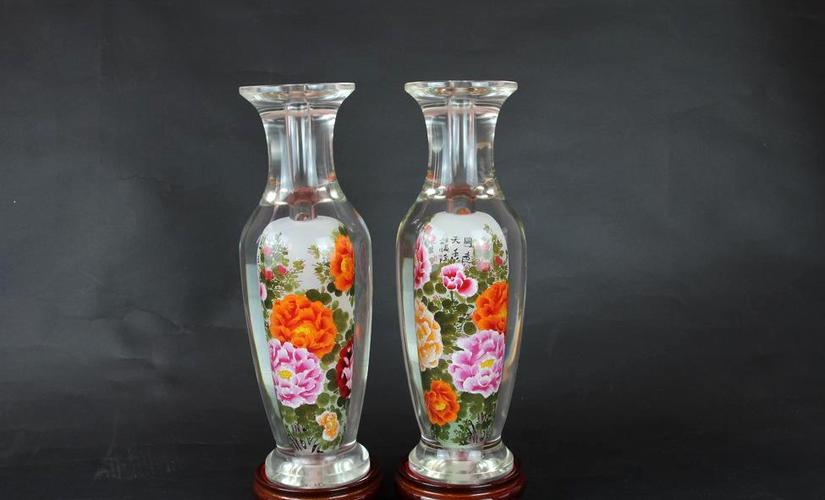 1件 类别:花瓶 材料来源:人造 产品详情 翔鹤玻璃 水晶工艺品 纯